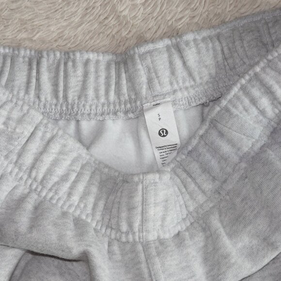 Women's Size Small Lululemon Scuba Mid-Rise Oversized Jogger - Picture 3 of 6